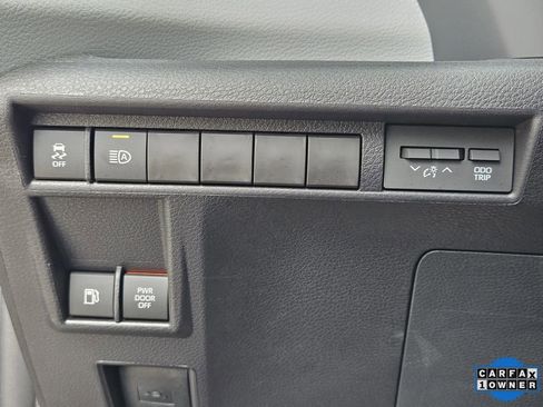 Used 2026 Toyota Sienna LE image 20