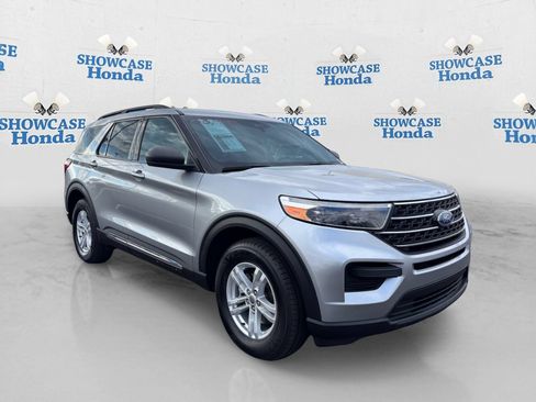 Used 2023 Ford Explorer XLT AWD/4WD image 10