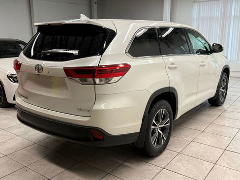 Used 2017 Toyota Highlander Plus w/ Carpet Mat Package AWD/4WD image 9
