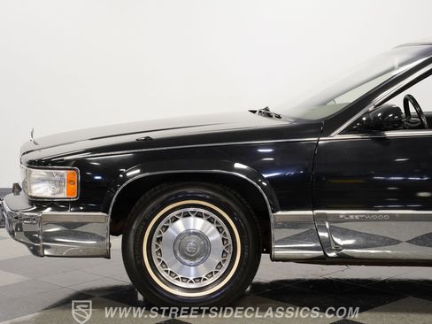 Used 1995 Cadillac Fleetwood Brougham RWD image 24