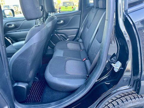 Used 2023 Jeep Renegade Latitude image 18