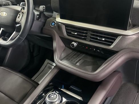 Used 2025 Ford Explorer Platinum w/ Ultimate Package image 32