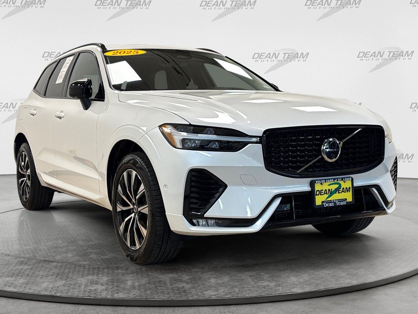 Used 2025 Volvo XC60 B5 Plus AWD/4WD image 3