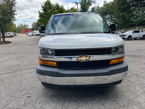 Used 2020 Chevrolet Express 3500 LT w/ LT Preferred Equipment Group RWD image 4