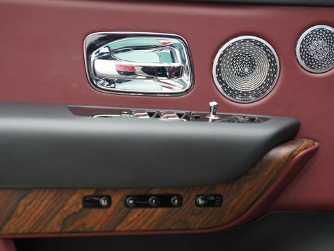 Certified 2020 Rolls-Royce Cullinan AWD/4WD image 16
