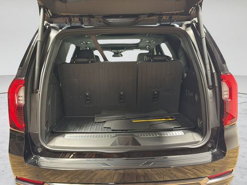 Used 2025 GMC Yukon AT4 AWD/4WD image 11