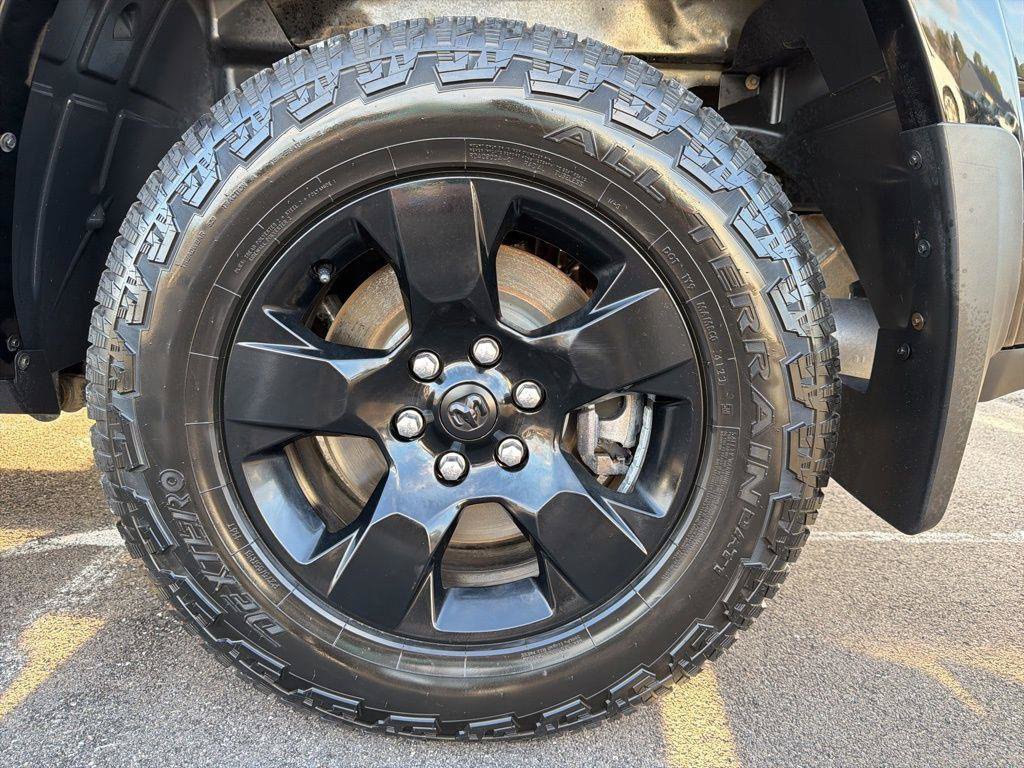 Used 2019 RAM 1500 Laramie AWD/4WD image 12