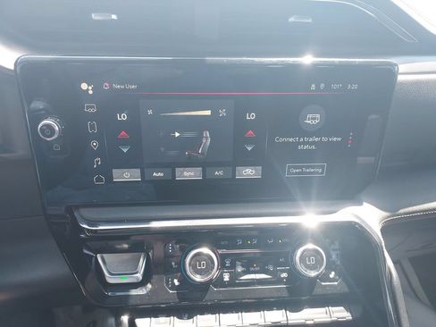 Used 2024 GMC Sierra 2500 AT4 w/ Technology Package AWD/4WD image 24