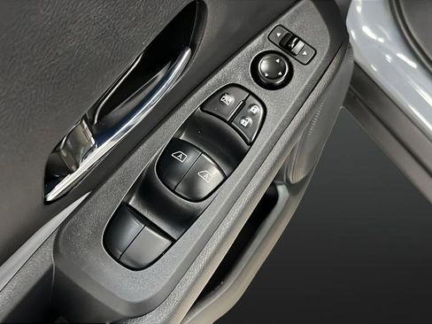 Used 2024 Nissan Kicks SR w/ SR Premium Package image 21