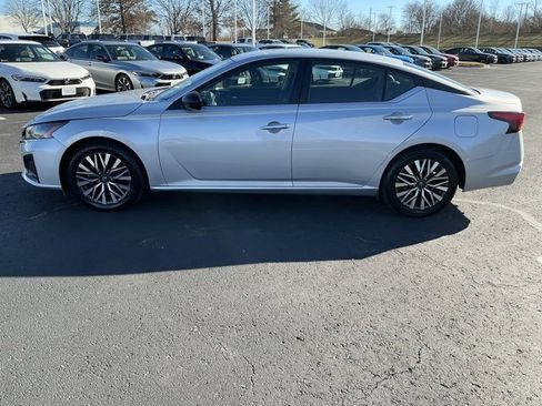 Used 2024 Nissan Altima 2.5 SV image 9