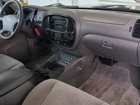 Used 2005 Toyota Sequoia SR5 AWD/4WD image 19