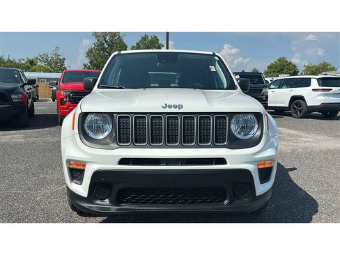 Used 2023 Jeep Renegade Latitude AWD/4WD image 9