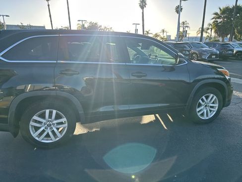 Used 2016 Toyota Highlander LE image 26
