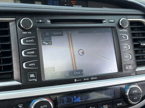 Used 2018 Toyota Highlander Limited Platinum AWD/4WD image 27