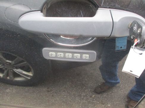 Used 2011 Ford Escape XLT image 8