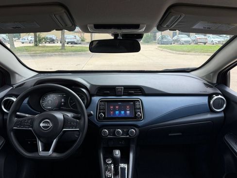Used 2025 Nissan Versa SV FWD image 33