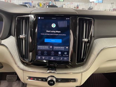 Certified 2025 Volvo XC60 T8 Plus w/ Protection Package Premier AWD/4WD image 19