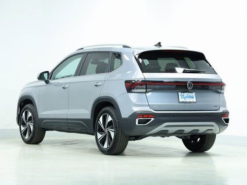 New 2025 Volkswagen Taos SE image 6