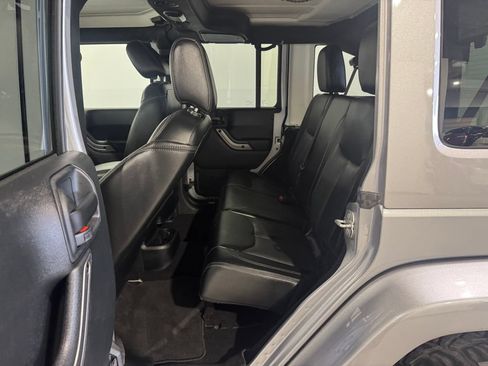 Used 2018 Jeep Wrangler Unlimited Sahara AWD/4WD image 19