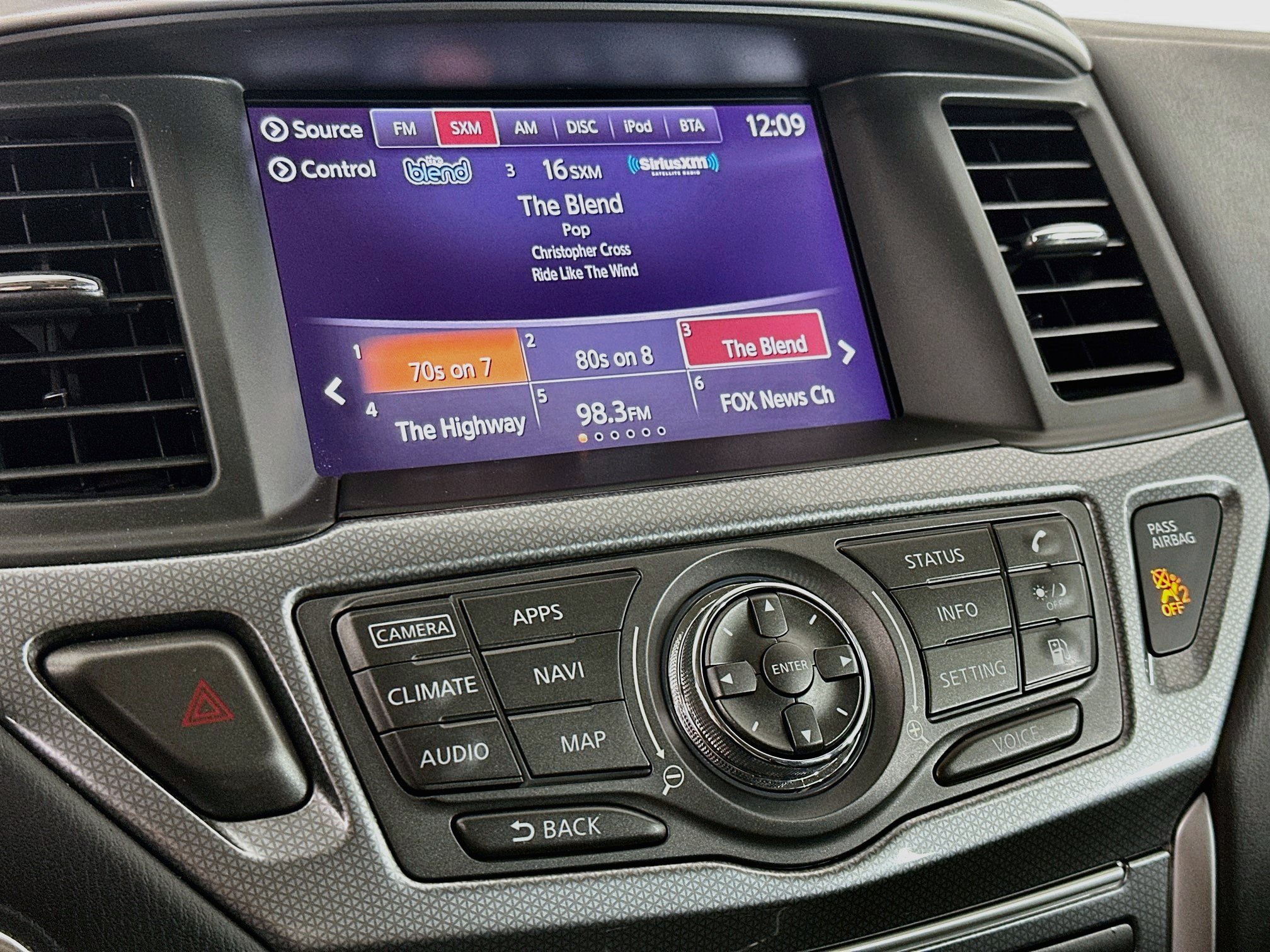 Used 2020 Nissan Pathfinder SL AWD/4WD image 21