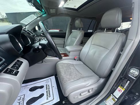 Used 2013 Toyota Highlander Limited image 35