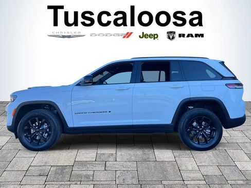 New 2025 Jeep Grand Cherokee Altitude image 4