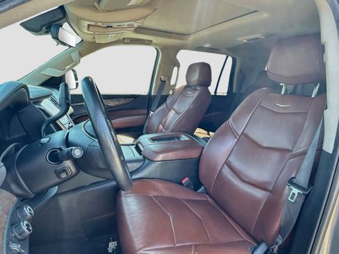 Used 2017 Cadillac Escalade Luxury AWD/4WD image 11
