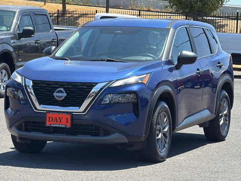 Used 2023 Nissan Rogue S AWD/4WD image 9