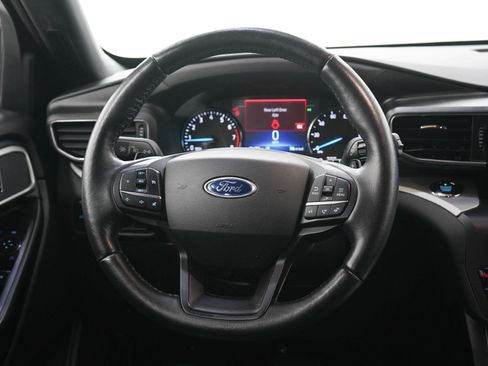 Used 2020 Ford Explorer XLT w/ Equipment Group 202A AWD/4WD image 19