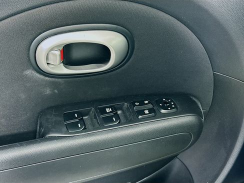 Used 2016 Kia Soul FWD image 15