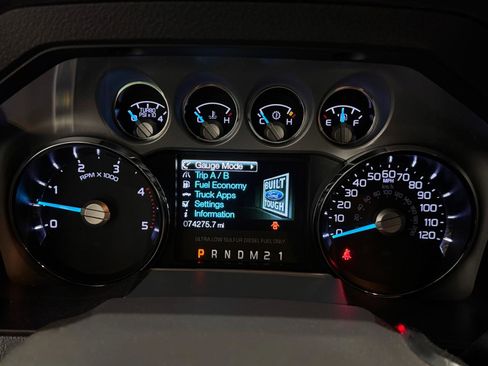 Used 2016 Ford F250 Platinum w/ Platinum Package image 3