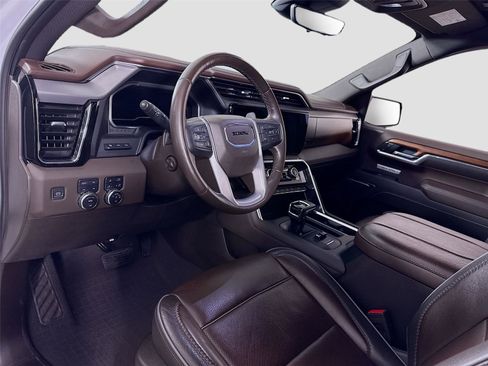 Used 2023 GMC Sierra 1500 Denali w/ Technology Package AWD/4WD image 3