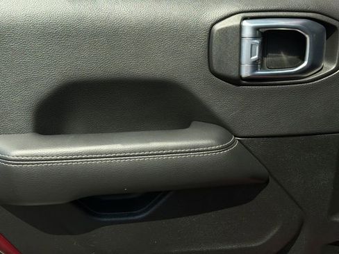 Used 2022 Jeep Wrangler Unlimited Sahara w/ Cold Weather Group image 19