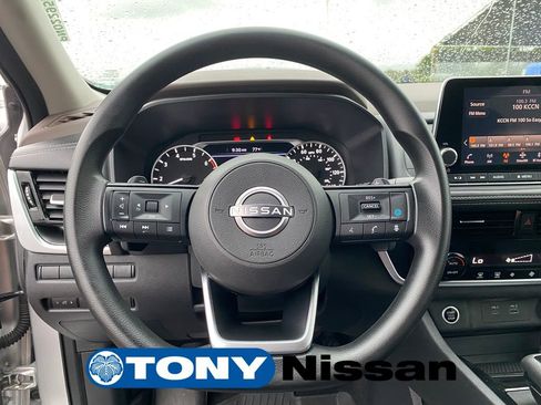 Used 2022 Nissan Rogue SV image 14