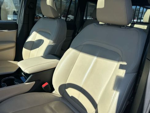 Used 2023 Jeep Grand Cherokee Limited image 21