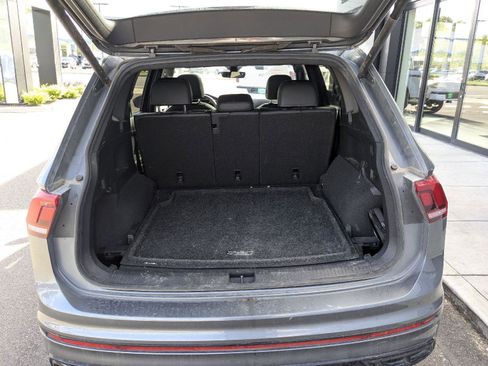 Used 2022 Volkswagen Tiguan SE R-Line AWD/4WD image 11