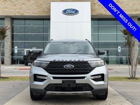 Used 2021 Ford Explorer XLT w/ Equipment Group 202A RWD image 2