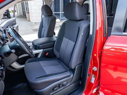 Used 2020 Nissan Titan SV w/ SV Convenience Package AWD/4WD image 30
