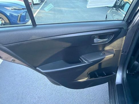 Used 2015 Toyota Camry SE FWD image 15