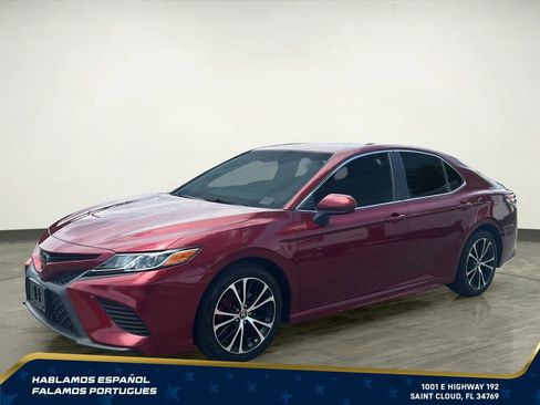 Used 2018 Toyota Camry SE FWD image 2
