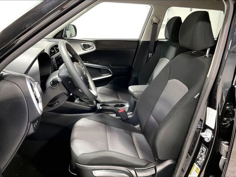 Used 2025 Kia Soul LX FWD image 31
