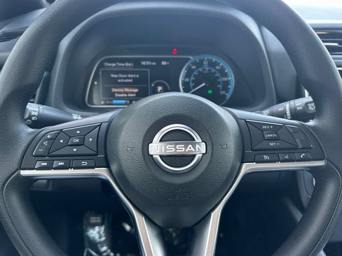 Certified 2025 Nissan Leaf S FWD image 26