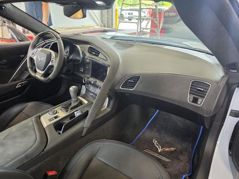 Used 2018 Chevrolet Corvette Z06 w/ Carbon 65 Edition RWD image 12