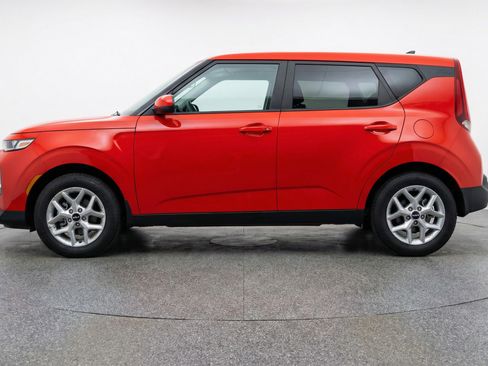 Used 2025 Kia Soul LX w/ LX Technology Package image 5