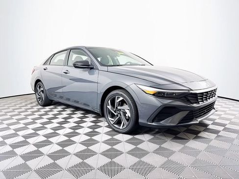 New 2025 Hyundai Elantra SEL FWD image 9