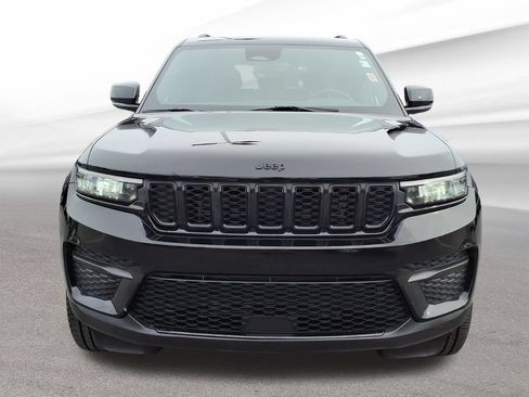 Used 2024 Jeep Grand Cherokee Altitude AWD/4WD image 9