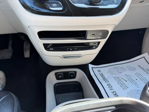 Used 2017 Chrysler Pacifica Touring-L Plus FWD image 7