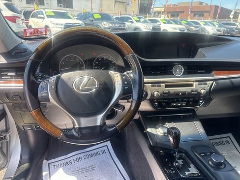Used 2015 Lexus ES 350 w/ Premium Package FWD image 19