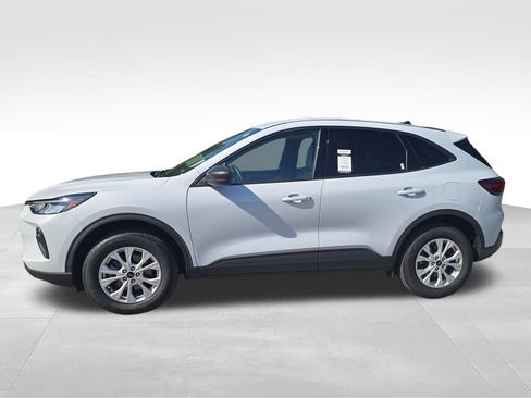 Used 2025 Ford Escape Active w/ Cold Weather Package AWD/4WD image 2