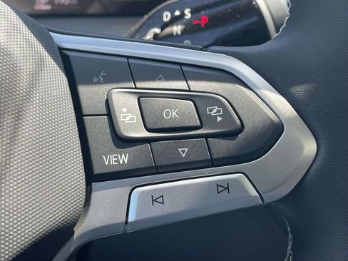 New 2026 Volkswagen Tiguan SE FWD image 23